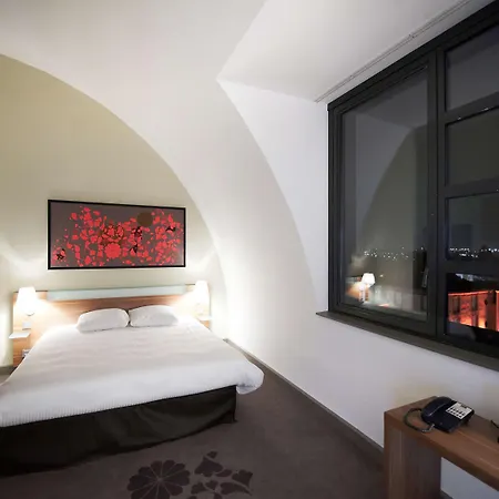 Mercure Centre 4* שולה