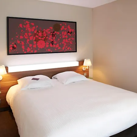 Mercure Centre Hotel 4*